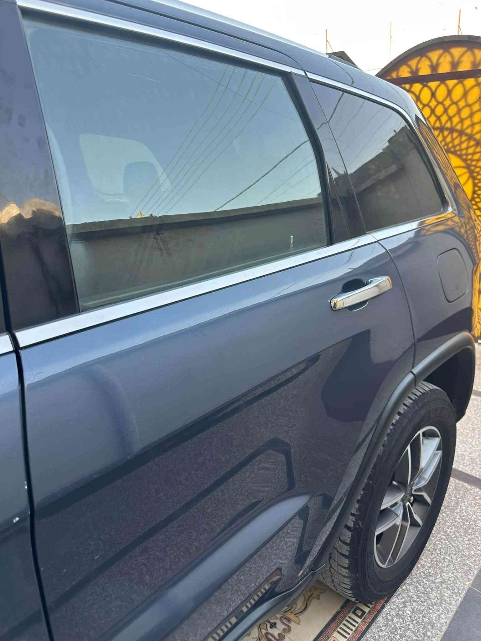 ‏‎‏‎       ——— لـلـبـيع  ———

جيب گراند شيروكي - Jeep Grand Cheroke

‏‎‏‎وارد امريكي    حادثه بيبان ثنين واحد مبدل والثاني مصلحه نفسه 

‏‎‏‎الموديل           —    2021 

السعر 225 $ وبيه مجال 

حجم المكينه   —     3600/ V6

‏‎‏‎اللون               —     واضح بصوره

‏‎‏‎المسافه المقطوعه — 50 ألف 

‏‎‏‎حاله السياره.    —    ( )جيد جدآ

‏‎‏‎المواصفات 

‏‎‏‎- بصمة تشغيل 

‏‎‏‎- بصمة أبواب 

‏‎‏‎-تشغيل عن بعد 

‏‎‏‎-ترحيب عند الاقتراب 

-رادار جانبي 

حساسات جوانب 

-تنبيه قبل الاصطدام 

‏‎‏‎-كشنات جلد 

-ستيرن كهربائي 

-اناره محيطيه 

-اشاره بالمرايه 

-حساس امامي خلفي 

‏‎‏‎-شاشه كبيره تدعم نظام الأبل كار باي ونظام الاندرويد

-شاشه عداد ديجتال

-فتحت سقف بانوراما 

‏‎-اوتو ستوب

‏‎-وضعيات قياده 6 

‏‎‏‎-كشنات تدفئة   ( اماميه - خلفيه ) 

-كشن السايق خزن ميمور

-كشنات اماميه تبريد 

-ستيرن تدفئة

‏‎‏‎- ستيرن بحركه كهربائيه 

‏‎‏‎- تبريد قطعتين

‏‎-صندوق كهربائي 

‏‎‏‎-كرسي السايق والراكب بحركة كهربائيه 

‏‎‏‎-تحكم ستيرن جهتين 

‏‎‏‎-تحديد سرعه 

‏‎‏‎-مانع انزلاق 

‏‎‏‎-ليد نهاري

‏‎‏‎-كامره خلفيه دواره 

‏‎‏‎باقي المواصفات المعروفه ميحتاج اشرحها الكم 

‏رقم السياره    — اربيل تحويل او و كاله 

‏‎‏‎موقع  السياره — بصره 

الاستفسار _ ***********
