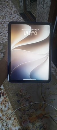 آيباد الجيل العاشر • أزرق بحري • بطارية ٩٠٪