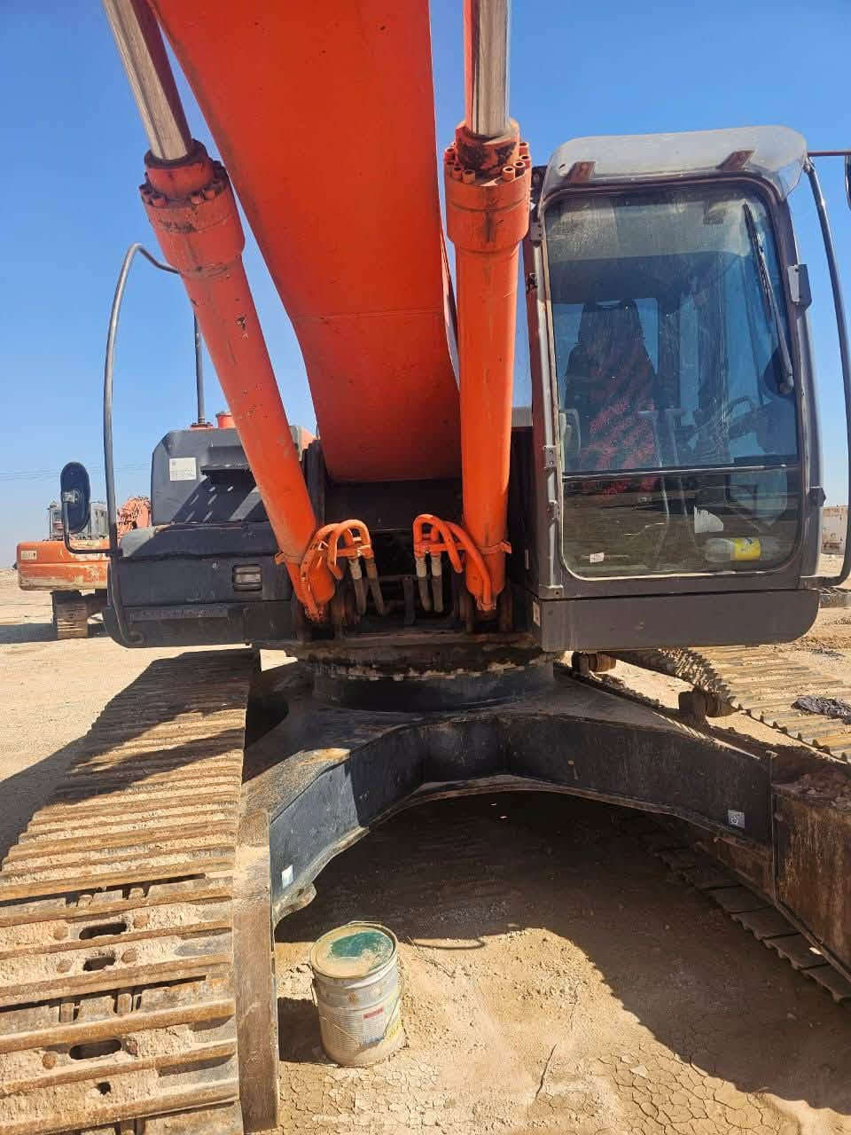 للبيع حفاره هيتاشي 350 LCHكفاله عامه عداد العمل 6 الف قطره صبغ ما بيه منفيس بصره عنوان سليمانيه  ‭***********‬ الشيخ ذياب 
‭***********‬ ابو صفاء
