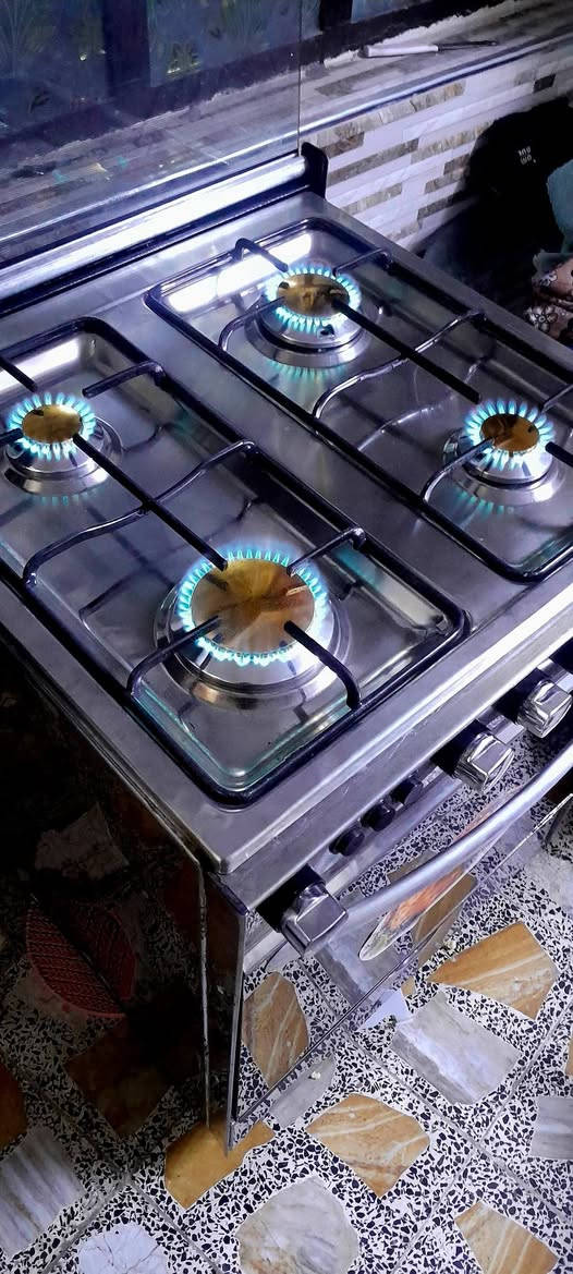 طباخ عشتار استيل شرط الشغل مع الفرن وبضمان تلفوني *********** بي واتساب
