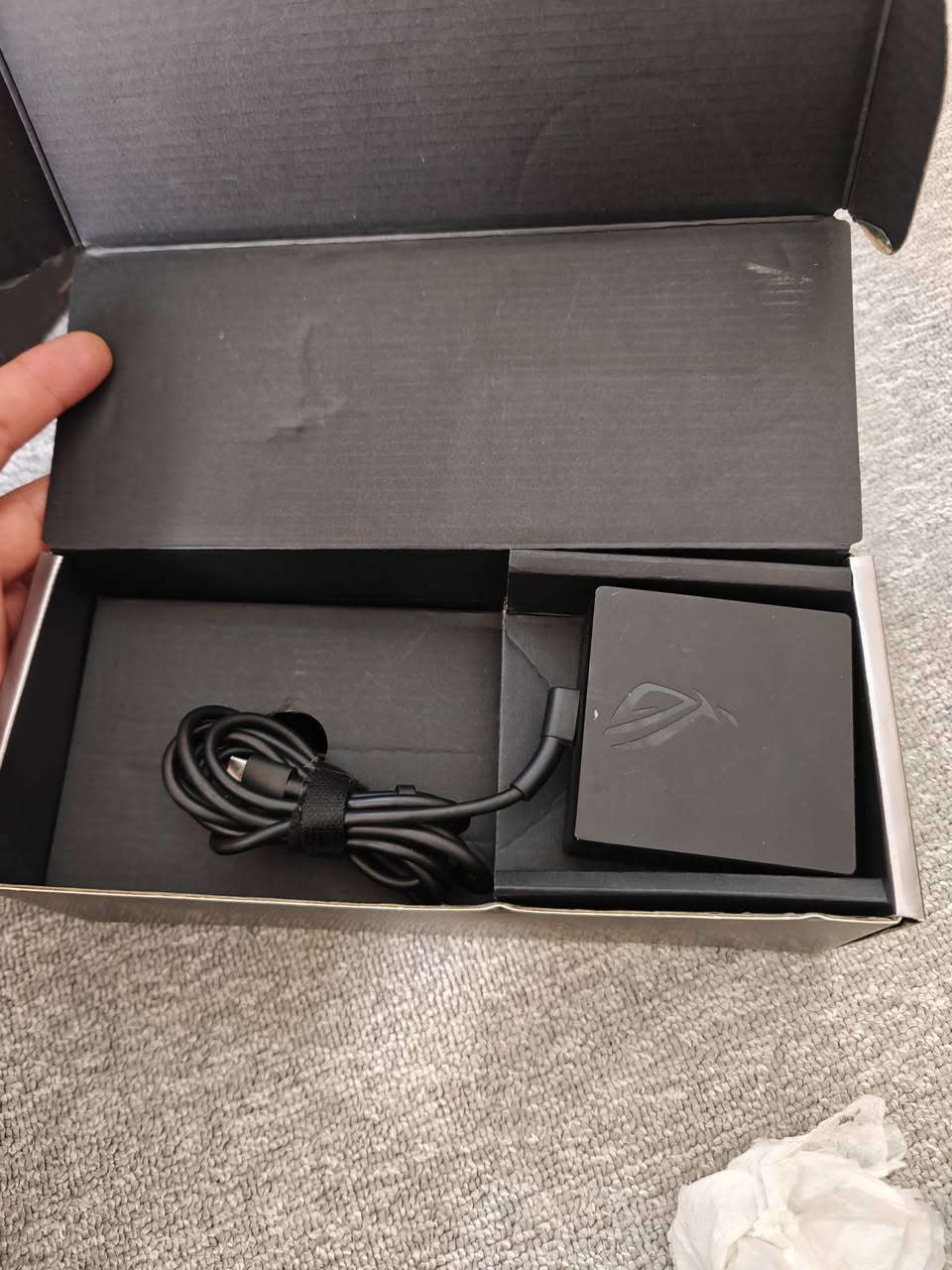 عربي --کردي 
💻 ASUS ROG FLOW Z13 (OPEN BOX)

کوردی:

لەپتۆپێکی زۆر بەهێز و خێرا بە بەرزترین تایبەتمەندی، باری پاکەت و هەموو کەلوپەلەکانی کامڵە.

تایبەتمەندییەکان:

Processor: Intel Core i9-12900H (14 Cores / 20 Threads)

GPU: NVIDIA GeForce RTX 3050 Ti 4GB (40W TGP)

RAM: 16GB DDR5 5200MHz

Storage: 1TB NVMe M.2 SSD PCIe Gen4

Display: 13.3" WUXGA (1920x1200) IPS, 120Hz (لەمسی / جیا دەبێتەوە)

OS: Windows 11 Original

دیاری و ملحقات:

پاراستنی شاشە (درع) لەسەرە

کیبۆرد و ماوس بە هەدیە لەگەڵیدایە

کارتۆن و سەرجەم کەلوپەلە ڕەسەنەکانی لەگەڵدایە

پاتری ١٠٠٪ لۆک و تەندروستە

تێبینی سەبارەت بە کێشەکەی: لاپتۆپەکە کێشەی (I/O) هەیە. تێچووی چاککردنەوەی نزیکەی $150 دەبێت و گەرەنتی ١٠٠٪ی چاکبوونه‌وەی لەگەڵدایە.

💰 نرخ: کڕیاری جدی نرخ پێشنیار بکات / بەپێی ڕێککەوتن.
***********.
العربية:

لابتوب قوي جداً وسريع بأعلى المواصفات، بحالة الاوبن بوكس مع كامل ملحقاته والكرتون.

المواصفات الفنية:

المعالج: Intel Core i9-12900H (14 Cores / 20 Threads)

كرت الشاشة: NVIDIA GeForce RTX 3050 Ti 4GB (40W TGP)

الذاكرة العشوائية: 16GB DDR5 5200MHz

التخزين: 1TB NVMe M.2 SSD PCIe Gen4

الشاشة: 13.3" WUXGA (1920x1200) IPS, 120Hz (لمس / قابلة للفصل)

النظام: Windows 11 الأصلي

الهدايا المرفقة:

شاشة حماية (درع) مركب على الشاشة

كيبورد وماوس هدية مع الجهاز

الكرتون وكافة الملحقات الأصلية متوفرة

البطارية بحالة ١٠٠٪ جديدة تماماً

ملاحظة خاصة بالعطل: الجهاز يحتوي على مشكلة في (I/O). تكلفة التصليح تقريباً 150$ وتصليحه مضمون 100%.

💰 السعر: للمشترين الجادين، يرجى تقديم السعر / حسب الاتفاق.

***********.     واتسبة
