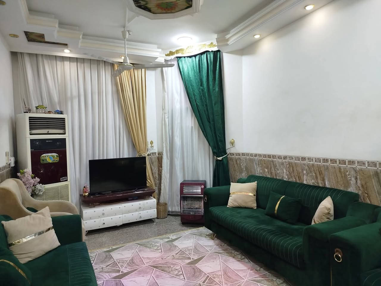 📢 اعلان 📢📢 اعلان 📢
👇               👇
⚜⚜ للبيع ⚜⚜ للبيع ⚜⚜
🏠 دار سكني طابو صرف 🏠 
📐 المساحة130 متر📐
٢ طابق 
🌍 الموقع / الحلة / حي الجزائر  الاولى / قرب مكبس التمور
🏤 الواجهة 6.5 متر والنزال ٢٠ متر 
🏤 يحتوي على 3 غرف نوم🌺  صاله🌺 هول عدد 2 🌺 مطبخ حار بارد عدد 2   🌺 مجمع صحيات عدد 2 🌺كراج

📷 صور المنزل مرفقة في المنشور
***********
 
⚜⚜⚜⚜⚜⚜⚜⚜⚜
