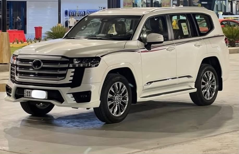 السلام عليكم
تحية طيبة …
لاندگروز  2025  بريم اصلية
رقم بغداد
ام الرادار امامي خلفي بحالة الزيرو
مواصفات :- ابواب شفط - اربع كامرات - ثلاث شاشات + باب خلفي كهرباء+ طفاية + رادار امامي خلفي + دبل شاحن
ستة سلندر + حساسات + كشنات تبريد +كشنات كهرباء جلد + 5بصمات 
نظام منع اصطدام مع بريك تلقائي 
تنفس طبيعي + تشغيل عن بعد + دخول ذكي
وباقي المواصفات المعروفة 
مكفولة كفالة عامة من الصبغ والبارد
ماشية 8000   كم
السعر  72500 $ وبيه مجال
الاستفسار   ***********
