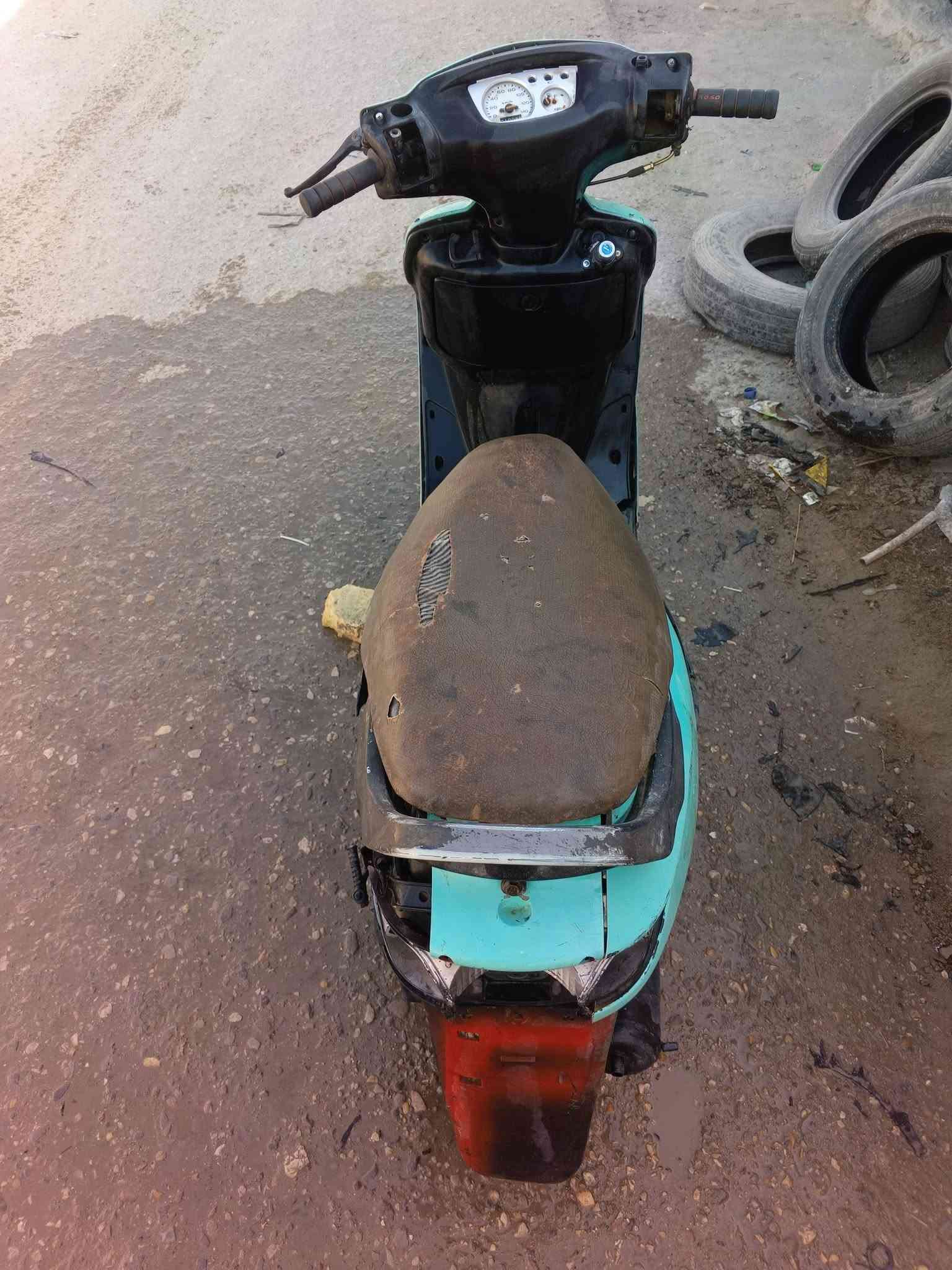 السلام عليكم دراجه فراشه نفيه للبيع مكينه نظيفه وناعمه كلش استوها مجفتينها دراجه كامله نقصها بس تاير مال الوراء ونقصها شوته بيع مستعجل سعر 165 وبيها مجال قليل الشراي يجي خاص او يتصل على هذا الرقم 0736272995. المكان غماس
