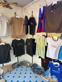 عندي تصفيه محل ملابس شبابي 70 قطعه   وولادي واطفال ب40 قطعه   رايدهن ك...