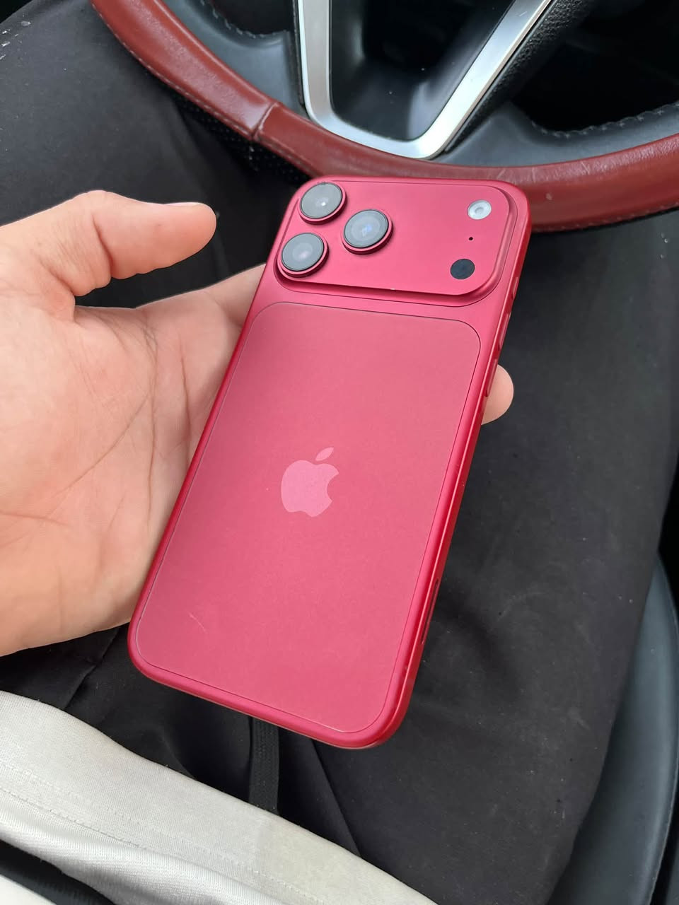 السلام ؏ـليكم
ايفون 17 PRO MAX (كوبي اصلي) شكل الـ18 مو تغليف هوه لونه هيج ؏ ايفون 18 ذاكرته واحد تيرا كلشي ينزل بي تريد تخلي بي سيم كارد هم يصير 
السعر 140 
عنواني ديالى بعقوبة 
للأتصال ***********
توصيل موجود

نص مكتوب في الصور:
- ٥:٣٣
- 19
- حول
- الإسم
- < iPhone
- الإصدار
- < 26.0
- النموذج
- iPhone 17 Pro Max
- رقم الموديل
- MFYK4LL/A
- الرقم التسلسلي
- JXVP7L2RFN
- الأغاني
- جار التحميل...
- الفيديوهات
- الصور
- السعة
- 1TB
- متوفر
- ٦٠٨ غيغابايت
- عنوان wifi
- 00:08:22:9d:1d:51
- Bluetooth
- FE:9D:46:00:00:08
- البرنامج الثابت المودم
- 1.00.04
- SEID
- <
- قفل الناقل
- لا توجد قيود على بطاقة SIM
- شريحة الاتصال الأمامية
- IMEI
- 352687369936347
- صحة البطارية
- تعد بطاريات الهاتف، مثل جميع البطاريات القابلة لإعادة الشحن، مكونات قابلة للاستهلاك تصبح أقل فاعلية مع تقدم العمر. تعرف على المزيد ...
- السعة القصوى
- 100%
- هذا مقياس لسعة البطارية بالنسبة إلى الوقت الذي كانت فيه جديدة. قد تؤدي السعة المنخفضة إلى تقليل ساعات الاستخدام بين الرسوم.
- القدرة على الأداء الذروة
- ستساعد أنظمة البرامج والأجهزة الديناميكية المدمجة في مواجهة تأثيرات الأداء التي يمكن ملاحظتها مع تقدم بطارية iPhone كيميائيا.
- شحن البطارية الأمثل
- لتقليل تقادم عمر البطارية، يتعلم iPhone من روتين الشحن اليومي الخاص بك حتى يتمكن من الانتظار حتى ينتهي الشحن بعد 80% حتى تحتاج إلى استخدامه.