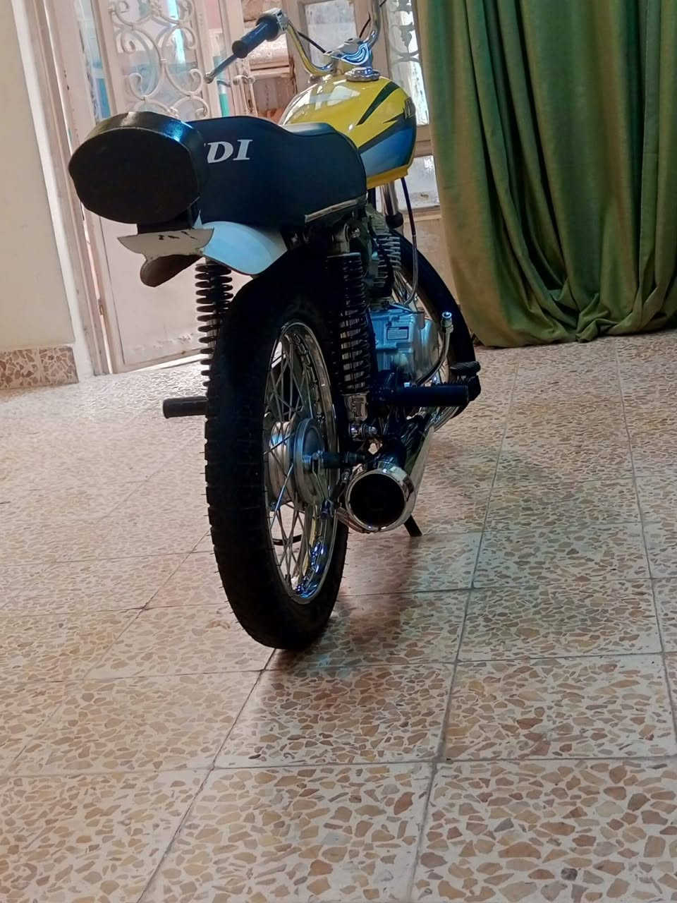سلام عليكم شباب دراجه للبيع ايراني اصلي مديل 21 اوراق اصولي  الدراجه شوفت عينك ماعايزه برغي واحد  مكاني نجف كوفه سعره 850 وبيه مجال هاذا رقمي خابرني وبيك خير وتدلل ***********

