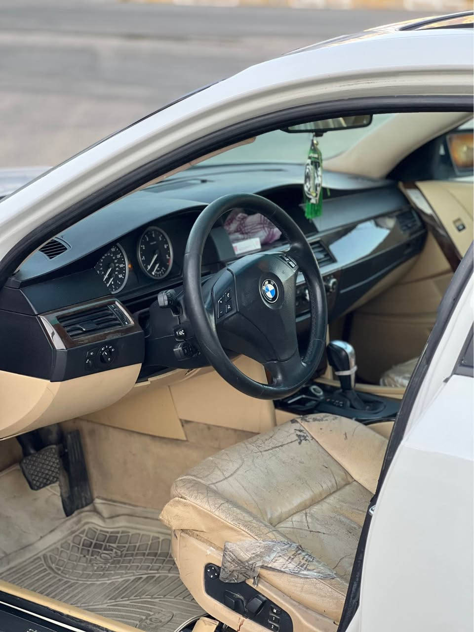 bmw (2007)
بڕاوە.بڕاوە
مەکینە(٥٢٥)نۆزڵ کورت مەرغوب✅
کوشنی جڵد✅
سڵاید✅
کوشن خەزن✅
کوشن کارەبا✅
ناو زەرد✅
لایت لێزەر✅
هەیکەلی(m)✅
پشتو پێش کەپس✅
کارەبای بەشەرت✅
سەقفی بە شەرت✅
٥٠$ مەسرەفی تێدایە دوای مەعامەلە ئەی گەڕێنمەوە✅
گۆڕینەوەش ئەکەم لەسەر دڵ گرتن✅
گەر موشتەری نیت سەرم مەهێشێنە لەگەڵ ڕێزم❤️
***********
٦٢$مەعامەلەیکی برایانە✅ رانية, السليمانية
