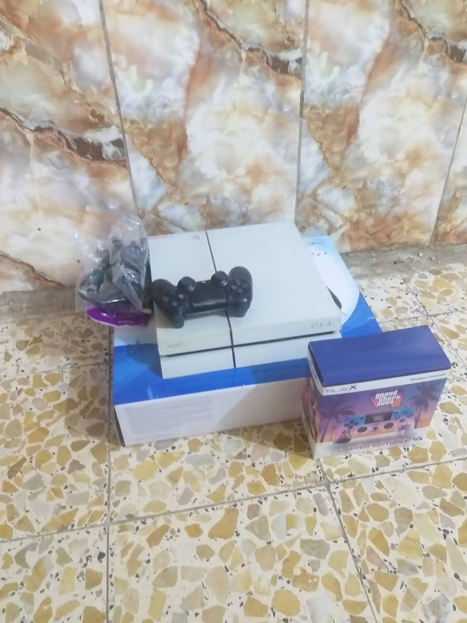 سلام عليكم بلي ٤فات نضام ٩ جديد لوك ستيكر باندا مهكر مع ثنين جوستك وملحقاته سعر ٢٦٠ وبي مجال مكاني بغداد النهروان شارع المستشفى الفرع المقابيل سيد شاكر المضمد رقم هاتف فقط اتصال  ***********
