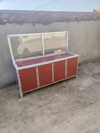 ميز للبيع سعر 150 وبي مجال تواصل عل رقم 07862216966