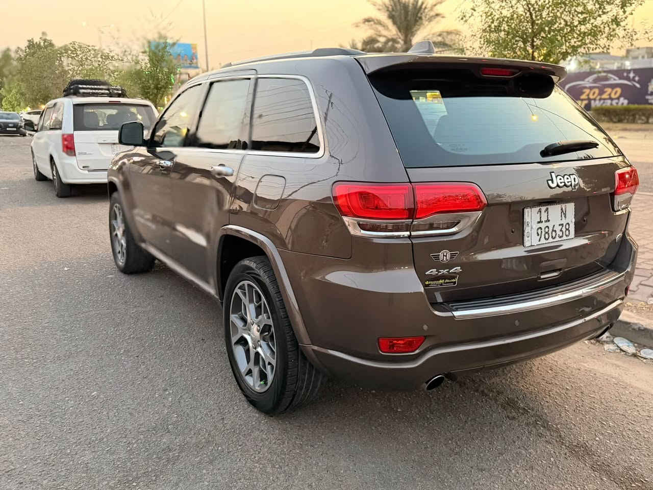 للبيع جيب شيروكي اوفر لاند ( overland)
موديل ٢٠٢٠ وارد خليجي مكفول كير ومكينة
 لون قهوائي  مكفولة من ضربة وصبغ وتبديل 
المواصفات: محرك 3.6   6 سلندر 
رادار امامي خلفي 
كشنات جلد تدفئة وتبريد 
شاشات خلفية 
 مرايات تعتيم ذاتي مع تحذير النقطة العمياء 
سقف بانوراما 
جنطة كهربائية 
دفع رباعي 4*4 
ايضاً نمط سبورت 
جكات 
تشغيل عن بعد 
تدفئة ستيرن 
نظام تشغيل وإطفاء أوتوماتيكي بالازدحام 
ذاكرة لحفظ وضعية السائق 
دخول ذكي 
نظام تعليق هوائي ذكي 
لايتات LED   
محرك كير مكفولات من الفتح والضرر
غرفتهة نظيفة وجديدة  

مكاني بغداد شهداء البياع سيف للاستفسار ***********
السعر ٢٥٨ ورقة وبيهة مجال
