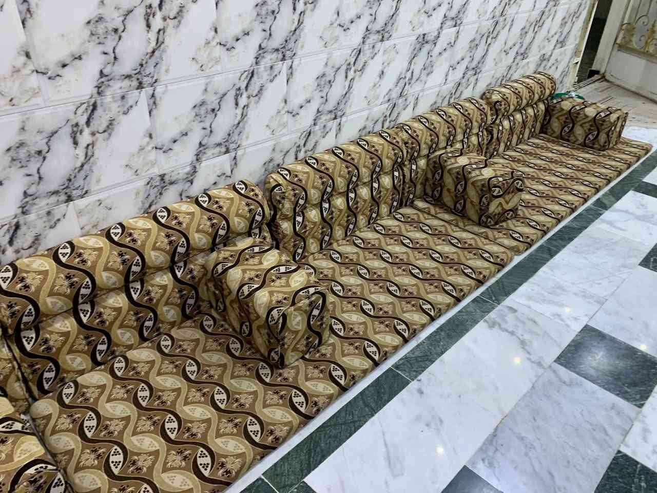 ديوان للبيع سفنج مضغوط بعده جديد عدده9قطع سعر 500الف
واتساب***********
