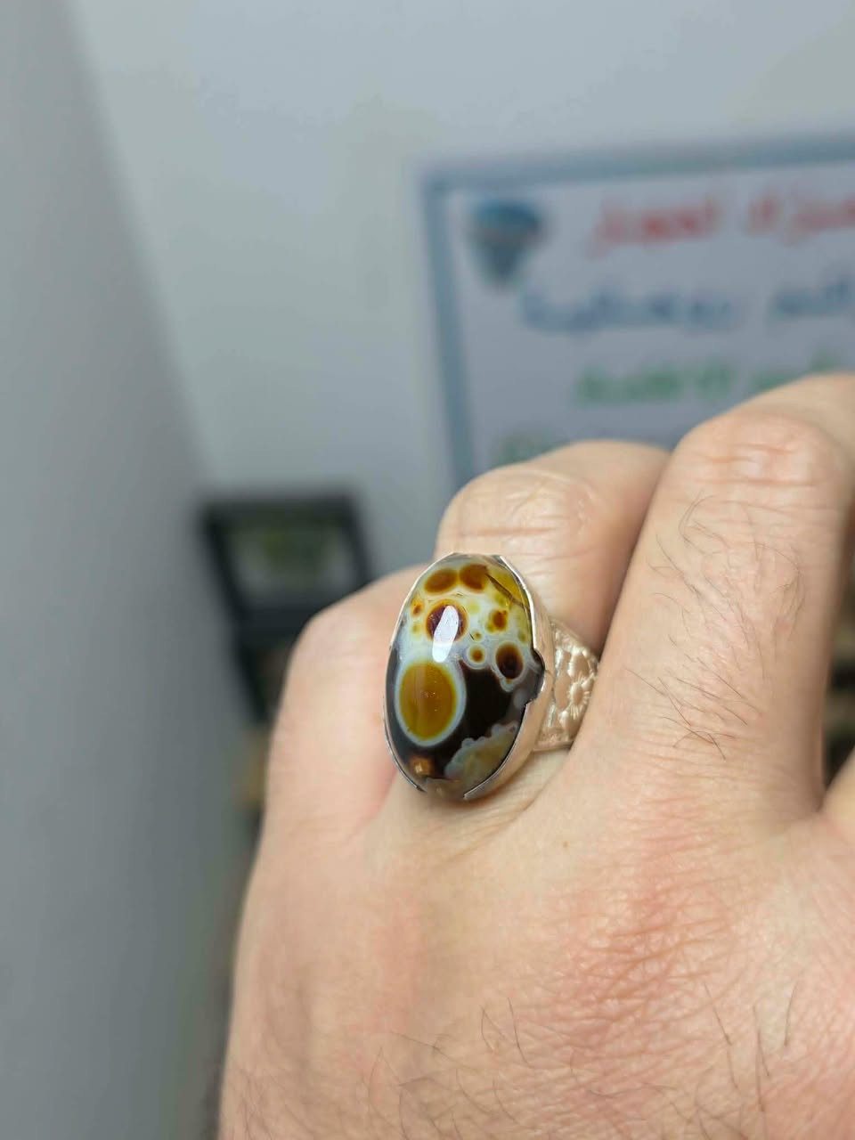 خاتم سليماني  قديم متروس عيون مخيف  من اندر النوادر خامه مخيفه من السليماني  النادر حجر فول شرط نار وشرار خامه دمويه ميحتاج شرح عنهه فول مال زماط خاتم قوي جدا مكشوف مناميا ومروحن ومنجم محبه قويه جدا تقارب تهيج بي ف س اد عقد لسان تسهيل امورطاعه  جاها وجاها بل عافيه عل صير من نصيبه تواصل خاص او واتساب رجاء ***********
