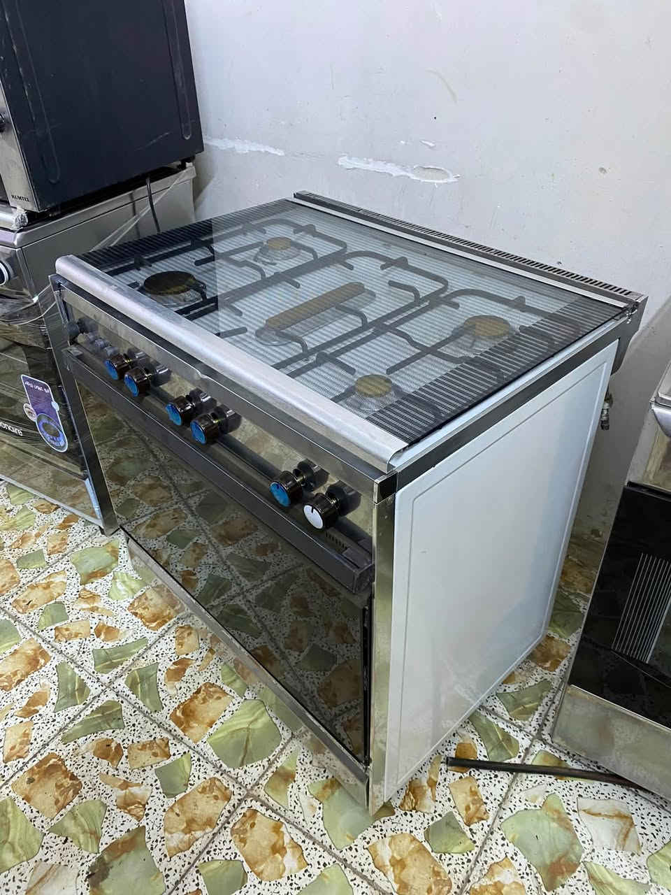 للبيع او مراوس طباخ عشتار  شغال فول ب٢٠٠ الف العنوان طارميه اكو توصيل *********** واتساب
