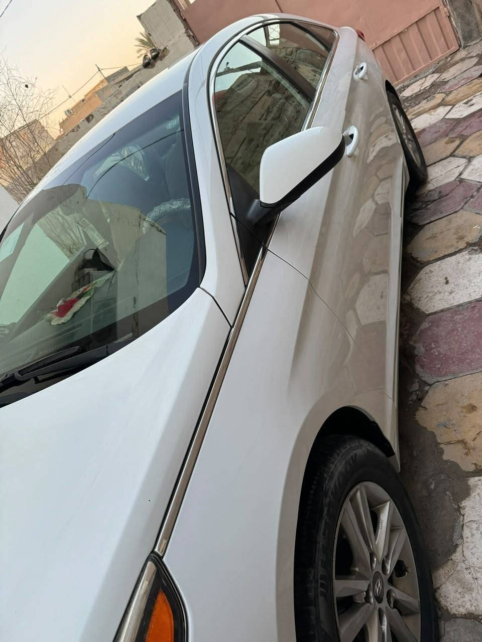 سلام عليكم سوناتا وارد امريكي موديل 2016سياره حلوه بيه البنيد والجاملغ حادثة بدون دواخل باقي السياره كفاله كير محرك تبريد سعر105بيه مجال ترهم مراوس ***********
