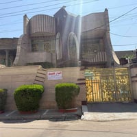 بيت البيع. محله 734  البلديات ثاني بيت عل شارع العام الطابق الأول يحتو...