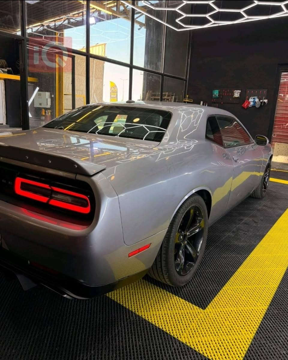 دودج تشالنجر R/T موديل 2018 (للبيع) 🏁
المحرك: 8 سلندر 5.7L HEMI
​الممشى: 58 ألف ميل
​اللون: سلفر
​الرقم : بغداد خصوصي 
​: السنوية باسمي وجاهزة للتحويل مباشرة، هزة جديدة ومابيها أي نقص بالمرور  
​المواصفات:
​فتحة سقف + بصمة تشغيل ودخول ذكي
​تشغيل عن بعد + شاشة كبيرة وأبل كاربلاي
​كاميرا خلفية + مصابيح زينون وليد + مثبت سرعة
المكان: النجف الاشرف 
​السعر: 140 ورقة ($14,000) 
​📌 باقي التفاصيل، تقرير السونار، والصور متوفرة عبر التواصل:
📱 *********** (اتصال أو واتساب)
