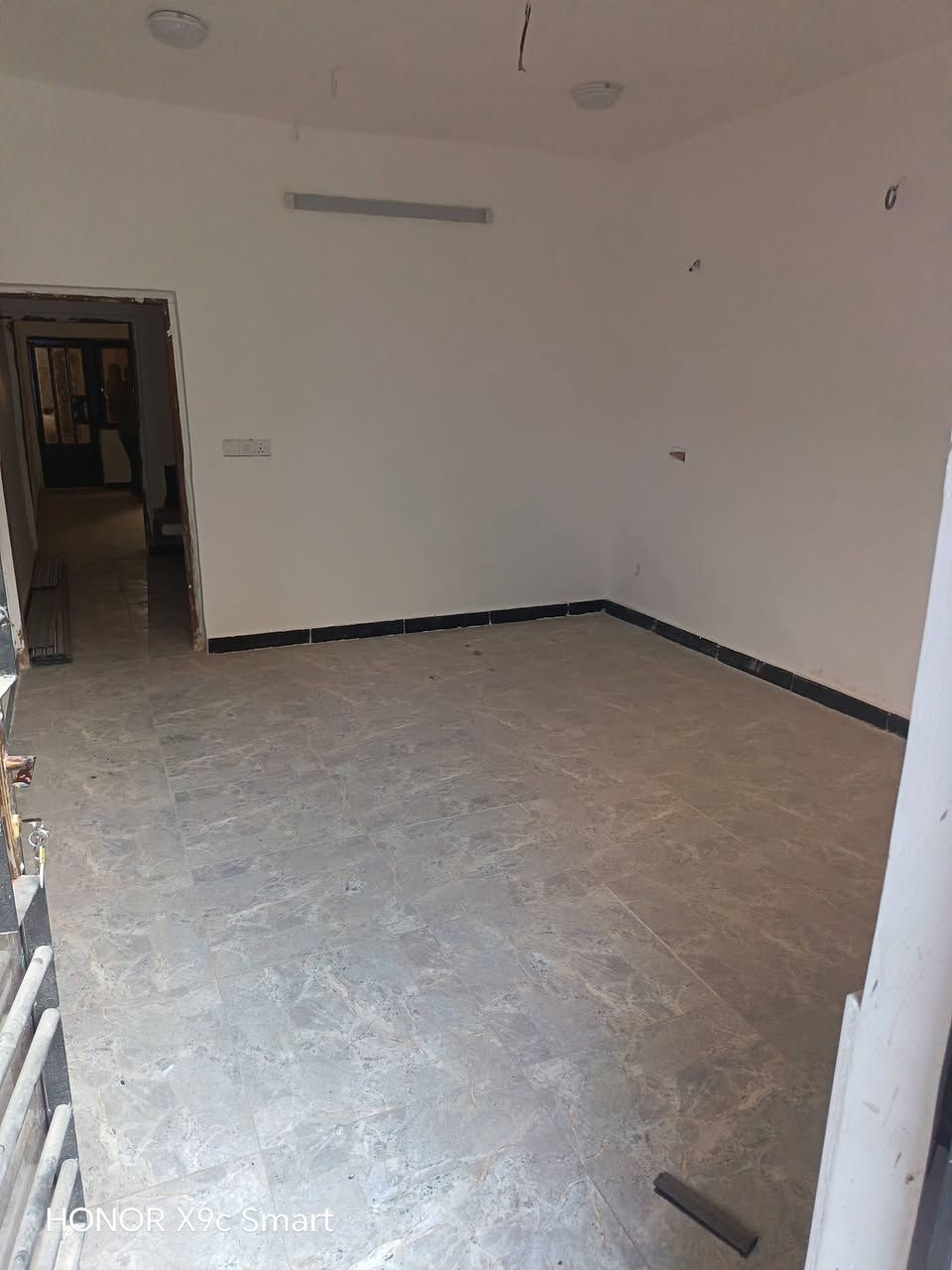 منزل للبيع /٨٠متر واجهة ٤/يتكون من /٣غرف نوم وصالة /وخدمات /البيت نظيف موقع ممتاز /شهداء البياع /خلف مطعم المسرة /الاستفسار على هذا الرقم /***********
