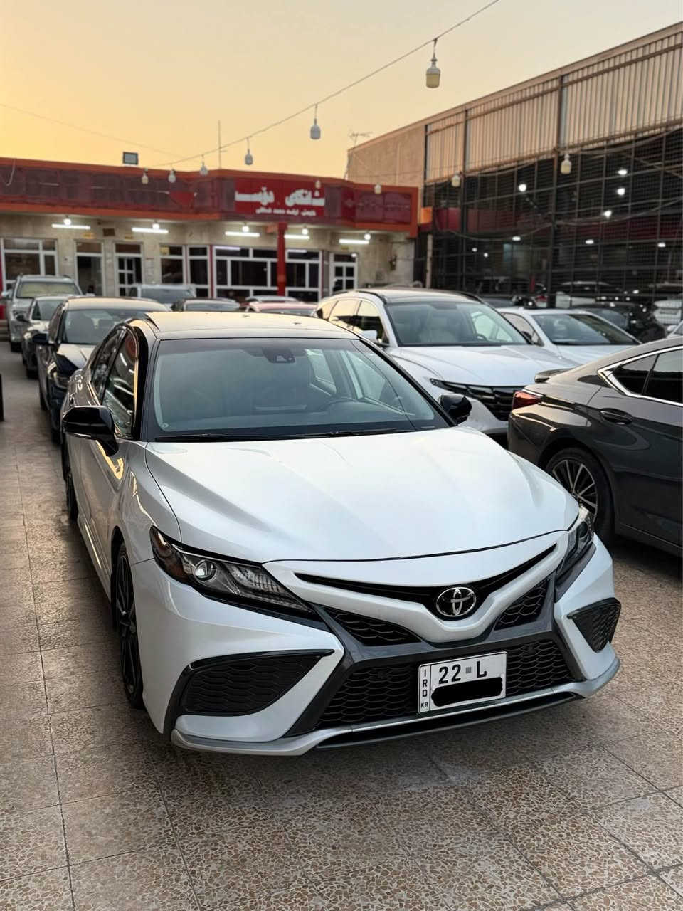 Toyota camry Xse 2021 
فول مواصفاتي بي داتاشؤ 
صقف ره ش بيلادي شاشه گه وره گوشن جلد پانؤراما به سمه ويل ١٩ 
چاملخي پشته وه كليره + دوو په له صبوخي هه يه 
بي ايرباگ گيرو مكينه به شه رت دينار مسروفي تيا نيه زؤر خاوينه 
تب هه ولير *********** واتس اب 
رقم شانصي. 4T1K61AK4MU450693 أربيل, العراق
