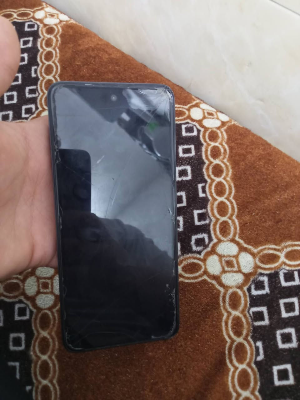 اللبيع جهاز في تاميم رمادي جهاز  نضافه 80 بل 100 سعر جهاز 100 الف التواصل ***********
