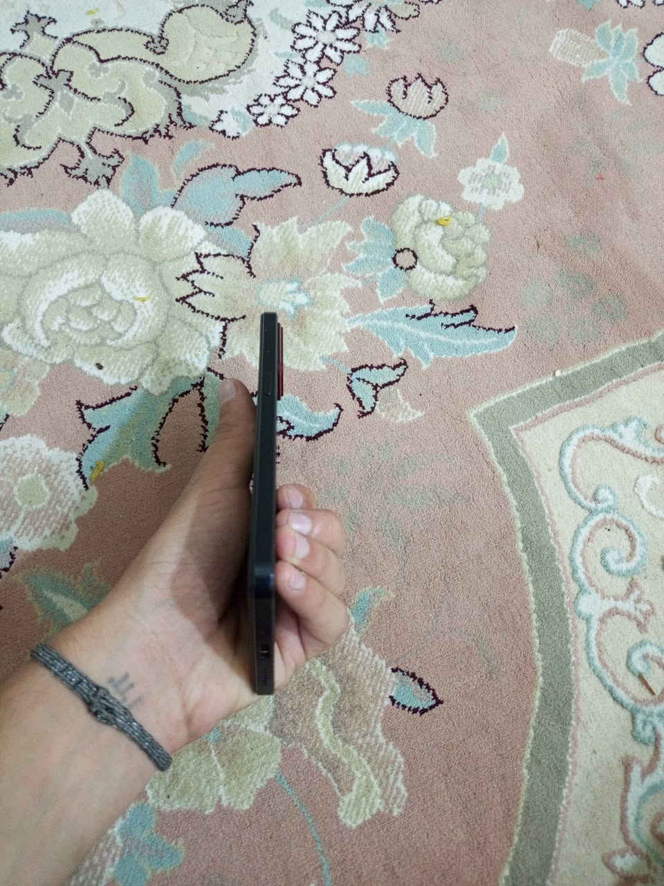 ذاكرة ٥١٢ • رام ١٢+٨ • بطارية ٥٥٠٠