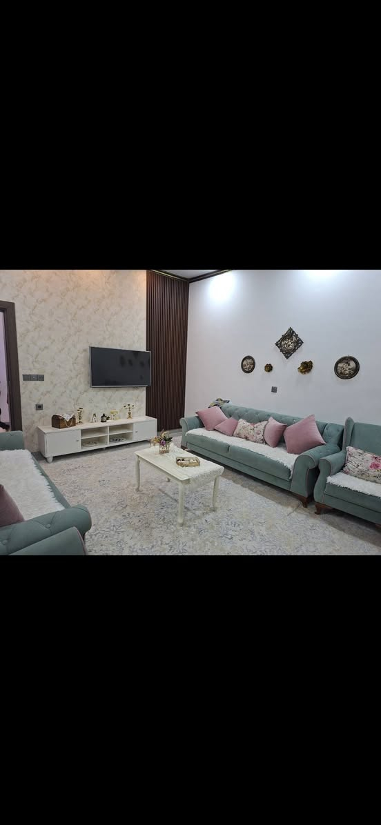 بيت للبيع
مكلف بالنشر
١٥٠ متر ركن
غرفتين نوم،مطبخ حار ومطبخ بارد،غرفه خطار ،هول ،منور 2 ،صحيات 2 داخلي وخارجي
بيت مرتب جدا 
دكت مركزي 

شارع خدمات ابو كرار قرب ماركيت صباح 
للاستفسار اكثر الاتصال بصاحب المنزل ***********
 السعر ٩٥ قابل للتفاوض
