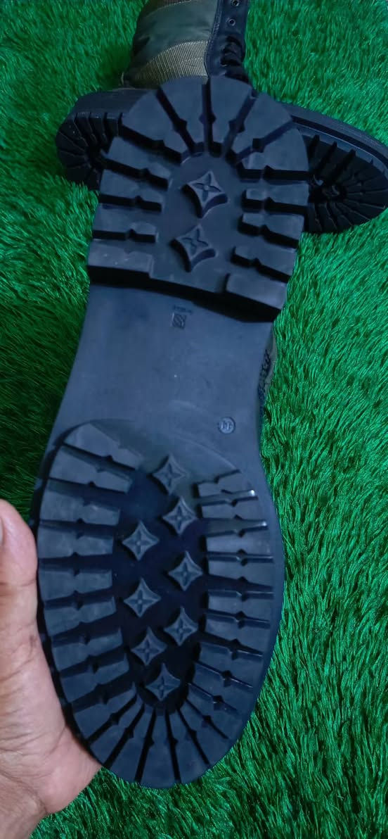 🥾بوت رجالي عسكري باله جلد طبيعي 
قياس 44الطول 28,5Cm
ارضيه مطاط طبقه طبيه سفنج 
تركي اصلي .يوجد توصيل 🚛 
لجميع المحافظات للتواصل 📱
***********
