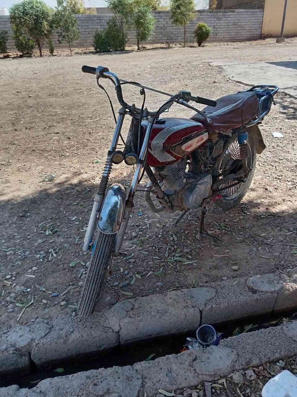 السلام عليكم عندنا ماطور للبيع شرط شرط كل شي ما بيه محرك شورت شعر 250 الف بمجال***********
