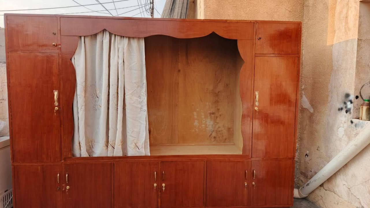 بوفيه سليمانيه 3 امتار للبيع نظيفه ما بيهه اي عيب استفسار اتصال ع رقم *********** كركوك, العراق
