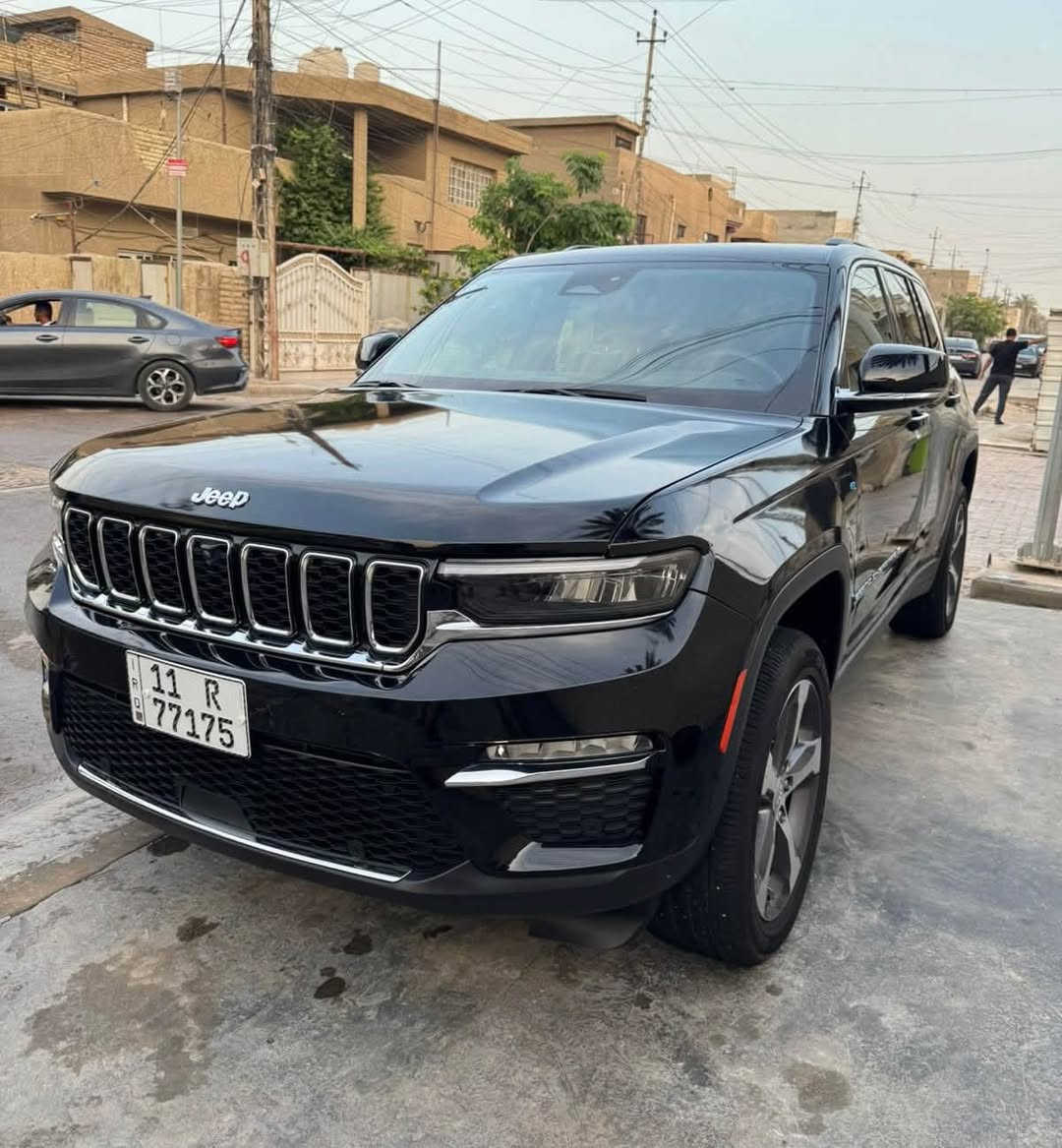 السلام عليكم للبيع 
جيب كرانـد شيروكي لمتد بلاص 
موديل 2024 

محرك 2000 تيربو + هايبرد + شحن 

ماشية 9000 ميل

اللون ( أسود )

#مواصفاتها

1. شاشة

2. بصمة

3. تشغيل عن بعد

4. دمام خلفي

5. كشنات جلد

6. كشن السايق ميموري

7. كشنات كهرباء 

8. صندوق كهرباء 

9. حساسات خلفية

10. قطع تبريد

11. إشاير بالمري

12. رادار أمامي

13. رادارات 360

14. ثلاث وضعيات قيادة

15. بانوراما فتحتين

16. كير ماوس

17. نظام منحدرات

18. تدفئة وتبريد بالكشنات

19. ويل كب كروم

20. لايتات لد

21. بكلايت لد

22. كشافات

23. بصمة أبواب                   

24. بردات

25. تدفئة ستيرن 

26. ⁠ستيرن كهربائي 

27. ⁠كامرات 360 

فول مواصفات 1/1 

حادثها صبغ البنيد و الجاملغ بدون أيرباك 

جاهزه مرقم بغداد 

هزة جديدة تحويل ثاني 

المكان بغداد 

السعر 250 ورقة 

للاستفسار والاتصال 

 ***********
