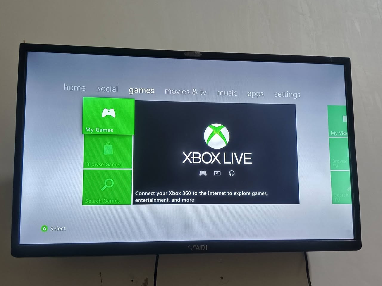 سلام عليكم اكس بوكس 360 + كيبل HD + اقراص 3 + يدات واير لس لله شاهد ماخذهن ب30 الف قبل شهر بلاضافه الجاهز ماستخدمه هواي لين وقتي محدود واكو شغله بسيطة بي شويه يتاخر يلا يحول ماعرف،هاذا نضامه هيج او بي مشكله بل HD بس للامانه هوا لحد اليوم شغال سعره 100 وبي مجال بسيط مكاني بغداد 
***********
