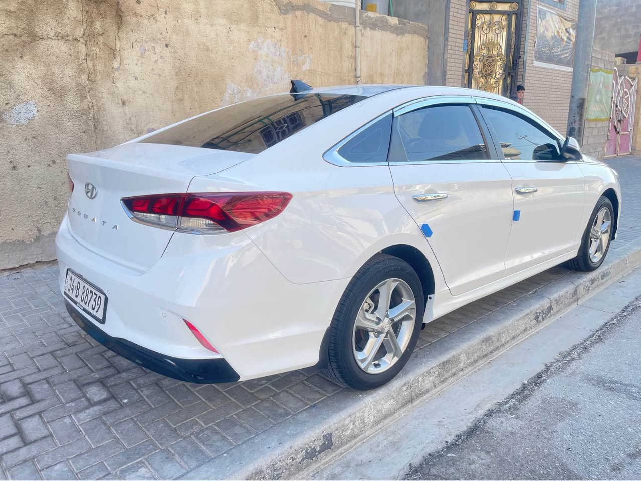 هونداي سوناتا كوري موديل 2023 بصره حره 
سيارة مفحوصه كفاله عامه من كلشي حته دعاميات كفاله
وكفاله من شخط جديده كلش سياره 

مكنيه 2000 غاز خط واحد بلاد فقط 
سايد بريك بصمه 
اوتو هولد توقف ذاتي 
رادار امامي و تحديد مسار
تحكم ستيرن وقفل سرعه
كشن تبريد و تدفئه 
اشاره بلمراه
رادار بلمراه
ويلكب نجمه بلادي
شاشه و كاميرا 
سيارة بيها هواي مواصفات 
سعر 185 $ وبيها مجال
*********** البصرة, العراق
