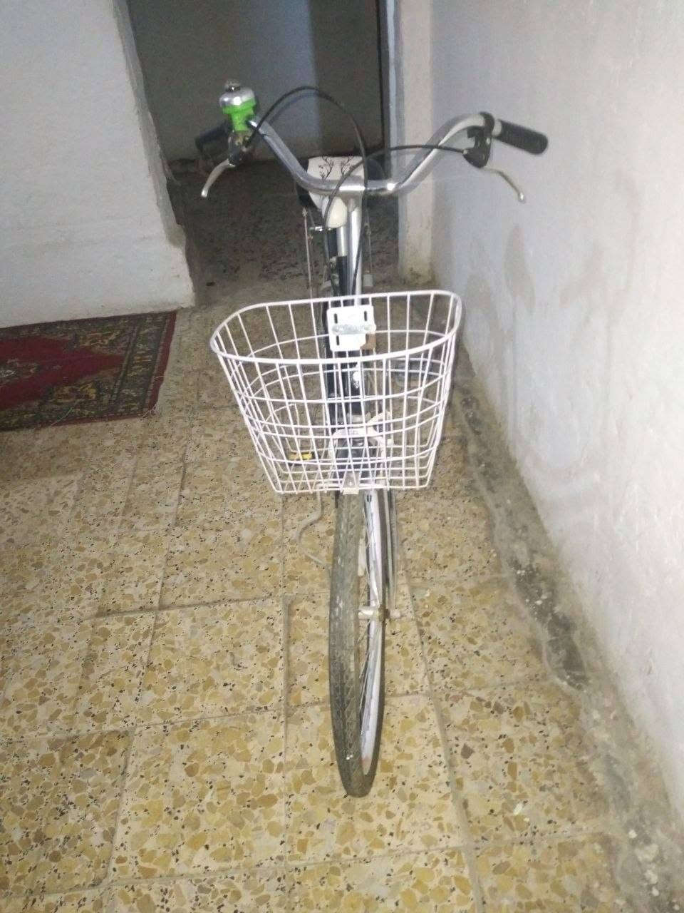 بسبب الوعود الكاذبة اعيد النشر باسكل قياس 26الباسكل جديد مستخدم مرتين لو 3 امانة الله السعر 90وبي مجال  الباسكل تايرات نازله لان متروك 
للتواصل ‏‪***********‬‏واتساب او علق اني ادخلك
