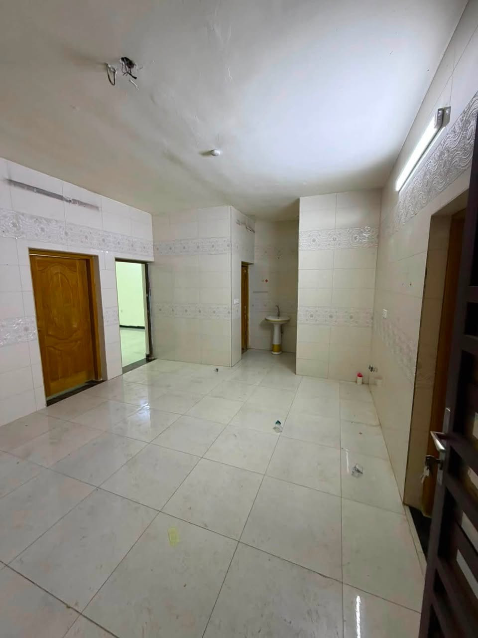 🏡 للإيجار – فرصة مميزة 🏡

🔹 طابق أرضي
🛏️ غرفتان
🛋️ صالة
🍽️ مطبخ
🚿 خدمات عدد (2)

💰 الإيجار: 750 ألف دينار شهريًا

📞 للاستفسار والحجز:
مكتب المصطفى للاستثمار والتطوير العقاري
***********

#للإيجار #السيدية #عقارات_بغداد #مكتب_المصطفى #شقق_للإيجار #استثمار_عقاري #بغداد

