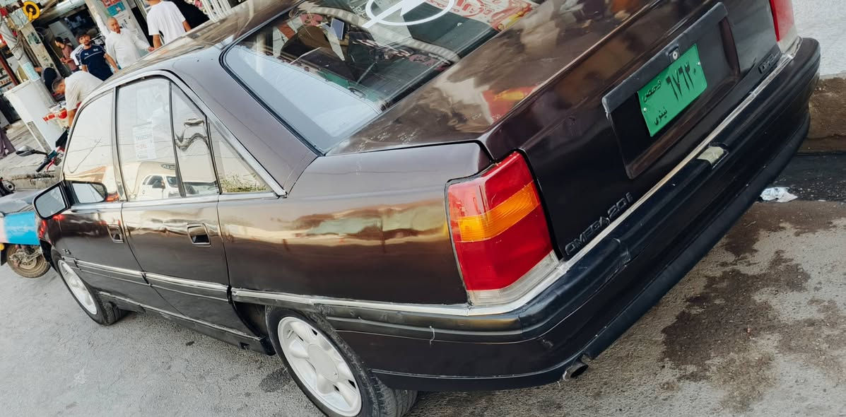 السلام عليكم  اوميكا موديل 92 رقم نينوى شرط التحويل 
مكينه 20 قبق اسود المرغوب كير عادي ثنينهم شرط 
صبغ عام جماليه فقط  
طخمه جديد
 ويرمنيه جديده 
غرفه جديده
فلنجات دسكات كلو جديد
طخم سماعات ومسجل جديد
قطاره مال بانزين 
سياره جاهزه ما تصرف ربع عليها غير التحويل 
مكان السياره موصل حي العامل السعرررر. 27.وبيها مجال قليل 
اتصل على الرقم   ***********. بي  وتس اب
