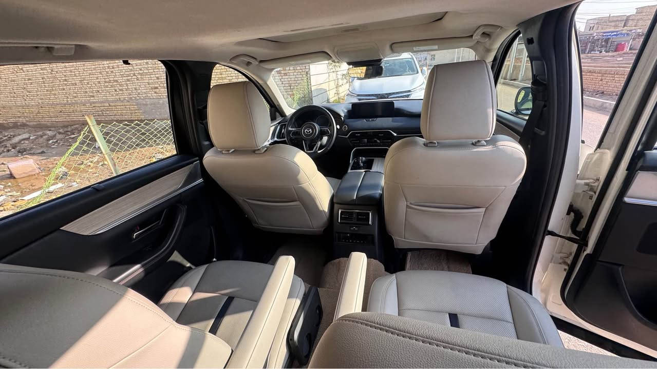 مازدا cx90 
موديل 2024 
عداد المسافات 10 الف كيلو 
مواصفات بريفريد 
محرك 6 سلندر 3300 تيربو 
دفع خلفي ( اكسل ) 
مراوس بسيارة اقل سعر 
*********** بغداد, العراق
