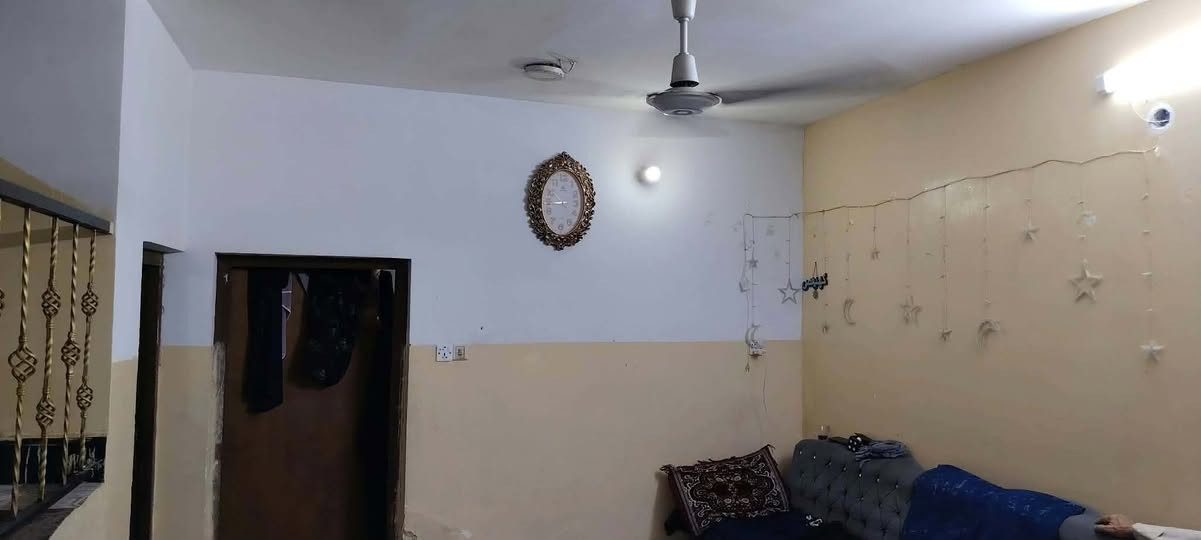 السلام عليكم بيت للبيع 180م طابو صرف
الحصوة  حي الانتصار 
 يتكون البيت من طابقين لاول غرفتين وصاله وحمام ومنور وستقبال والطابق الثاني غرفتين وصاله وحمام حلو ونضيف طابو صرف / السعر 90 مليون تواصل خاص

