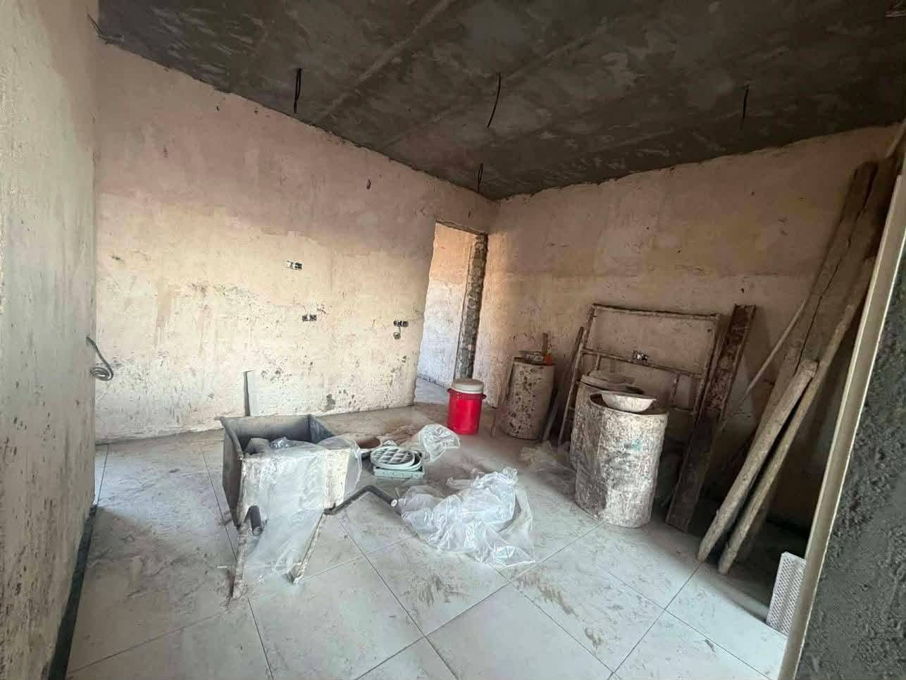يالله سلام عليكم  بيت للبيع  125متر يتكون البيت من غرفة نوم وصاله   ومطبخ   البيت كامل الماي والكهرباء كامل بي نقص بس  وبورك  سند25  مداور بأسم المشتري مشمول بالتطويب العنوان الديوانية مقابل حي الحضاره البو جاسم  خلف مديرية المخدرات الجديده 
السعر 20 نقد  
اقصاد 25
