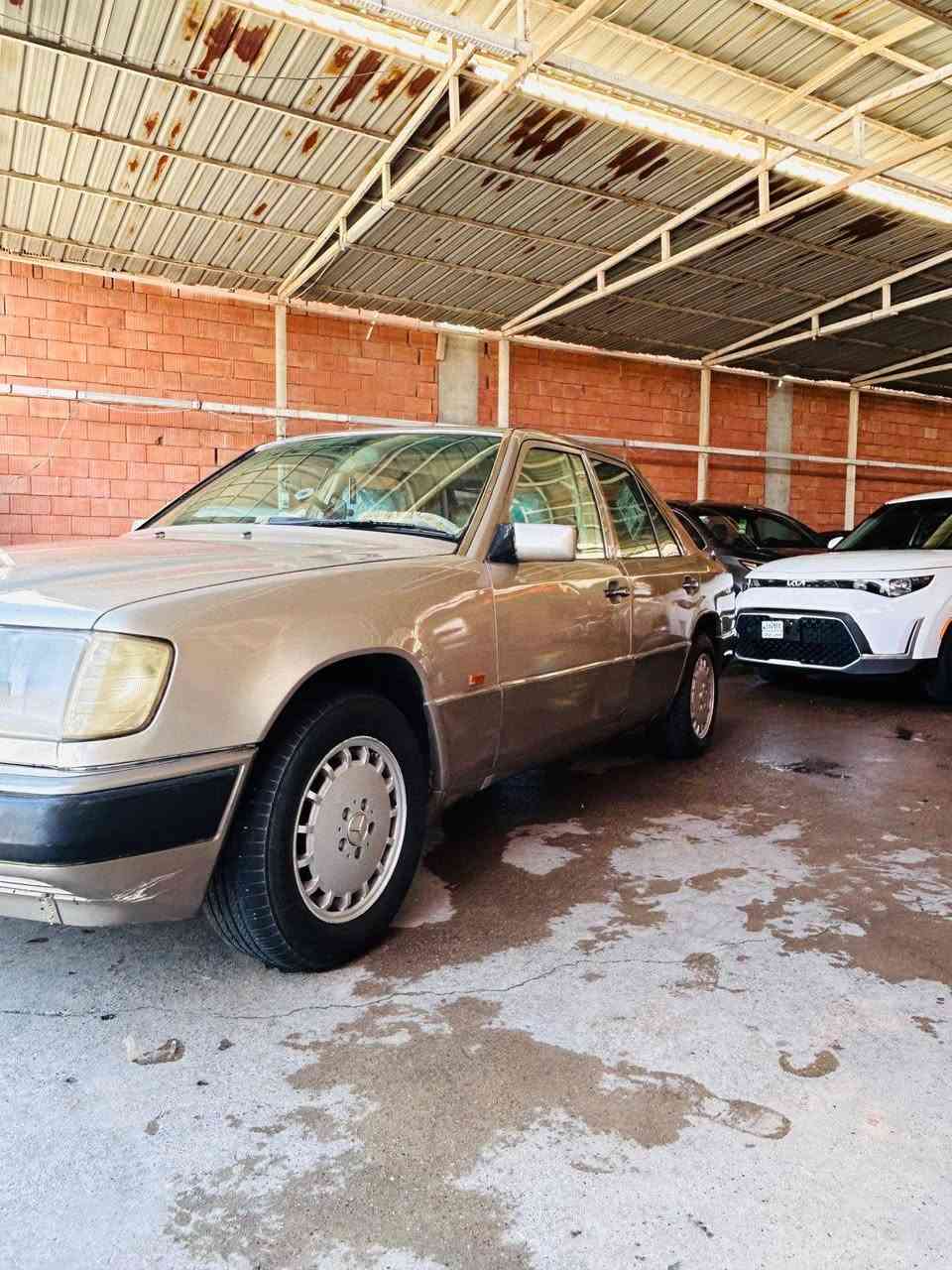 ***********السلام عليكم مارسيديس موديل 93 بسمي. كير محرك تخم تاير صدر محرك بطه ثنين ونص رقم بغداد بيه نقص بس التبريد ()

