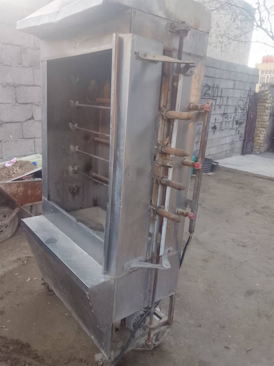 سلام عليكم شوايه نضيفه البيع نقصها بس جامه المكان بغداد مدينة الصدر الشماعيه هاذ رقمي ***********
