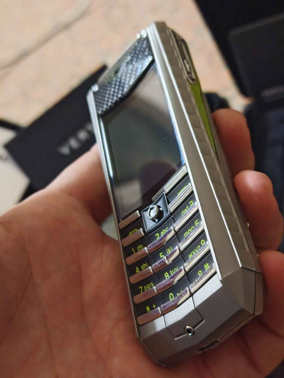 سلام عليكم ❤️
​للبيع هاتف فيرتو أسينت تي (Vertu Ascent Ti) الأصلي، من أشهر وأرقى إصدارات شركة Vertu البريطانية المعروفة بالتصنيع اليدوي الفاخر والمواد العالية التحمل المخصصة لرجال الأعمال (قطعة نادرة وإصدار محدود).
​• المواصفات والتصميم: هيكل متين جداً من التيتانيوم المقاوم مع ظهر من الكاربون فايبر وجلد طبيعي فاخر مطرّز باللون الفسفوري/الأخضر الجذاب.
• الحالة والملحقات: الجهاز أصلي 100% بحالة ممتازة جداً ومشتري شخصياً، يجي مع البكج الكامل الأصلي الصندوق الفاخر + كارت الضمان والضمان الأصلي (Authenticity Card) + بيت الجلد الأصلي + الشاحن مع كافة محولات القابس والمحلقات بالكامل + الكتالوجات وعقد الشراء.
• الموقع: بغداد (يتوفر توصيل داخل بغداد وجميع المحافظات).
​للتواصل والاستفسار (اتصال أو واتساب حصراً):
***********
​(ملاحظة: الرجاء التواصل للجادين فقط والعارفين بقيمة الجهاز وندرته ❤️) بغداد, العراق
