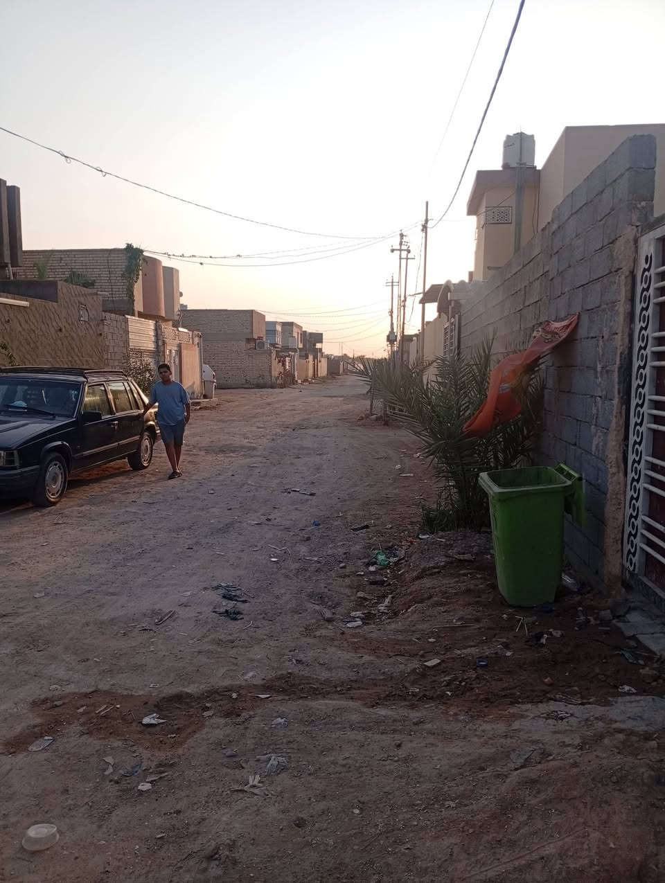 ٧٥ متر للبيع عرضه 4 وربع ونزال ١٨ متر قريبه عشارع سعر ب٧ وبيه مجال سند ٢٥ للاتصال ‏‪***********‬‏
