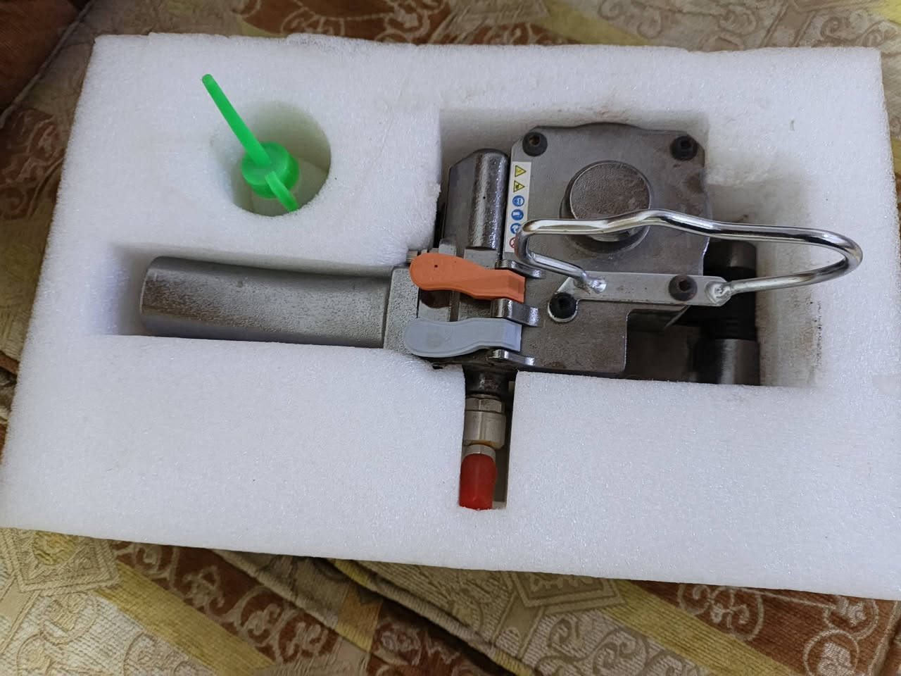 ماكينة التربيط الهوائية (كابسة القيد الهوائية جديد تواصل *********** البصره
