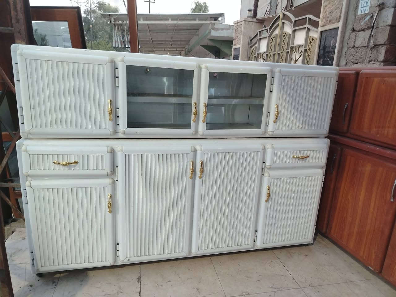 للبيع كونتر ارضى ملحق مترين نضيف شغل تقيل سعر ١٧٥ بي مجال *********** اسيا ***********
