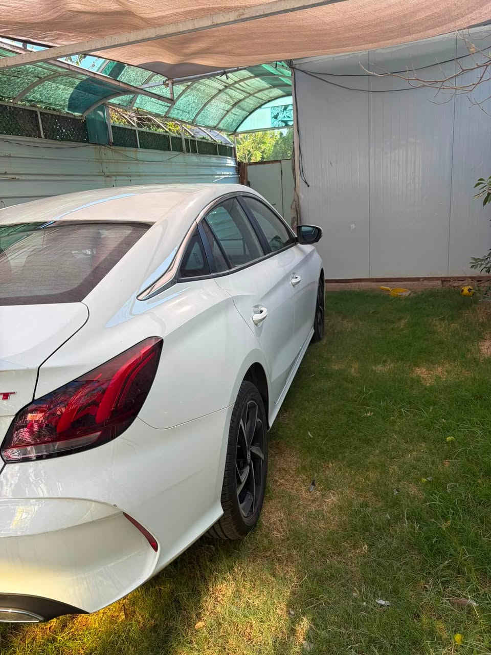 Mg gt 2024
سياره فول  مواصفات
اعلى فئه لاكجري 

تحكم ستيرن 

مري شفط 

اشاير بالمري 

تبريد قطعتين 

فتحه سقف 

شفتات ستيرن 

كامره 360درجه 

مثبت سرعه 

محرك 1.5 تيربو 4سلندر 

173حصان

الگير أوتوماتيك 7 سرعات DCT

السياره ماشيه ألف فقط 

تسارع قوي 

مقاعد جلد 

مقعد السائق كهربائي 

شاشه ١٠ انج

أندرويد اوتو وكاربلاي

6سماعات 

تحذير الخروج عن المسار 

مراقبه النقطه العمياء 

تحذير التصادم الأمامي 

السياره خير من الله ما ناقصها اي شي على وضع الوكاله سنويه باسمي 

مكان السياره بغداد 
التواصل ***********
