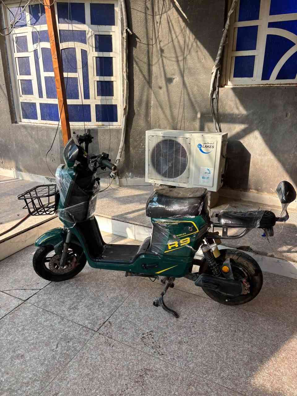 دراجه R9كلش نظيفه صالي شهر من مشتريه
كل نقص مابيه بس صبع البريك انكسر وانا انزله من السياره اريد ابيعه لأن محتاج شحنه ونظافته خير من الله 
كل ملحقاته وياها بلجيس (بصره تنومه)
***********
رايده  450
