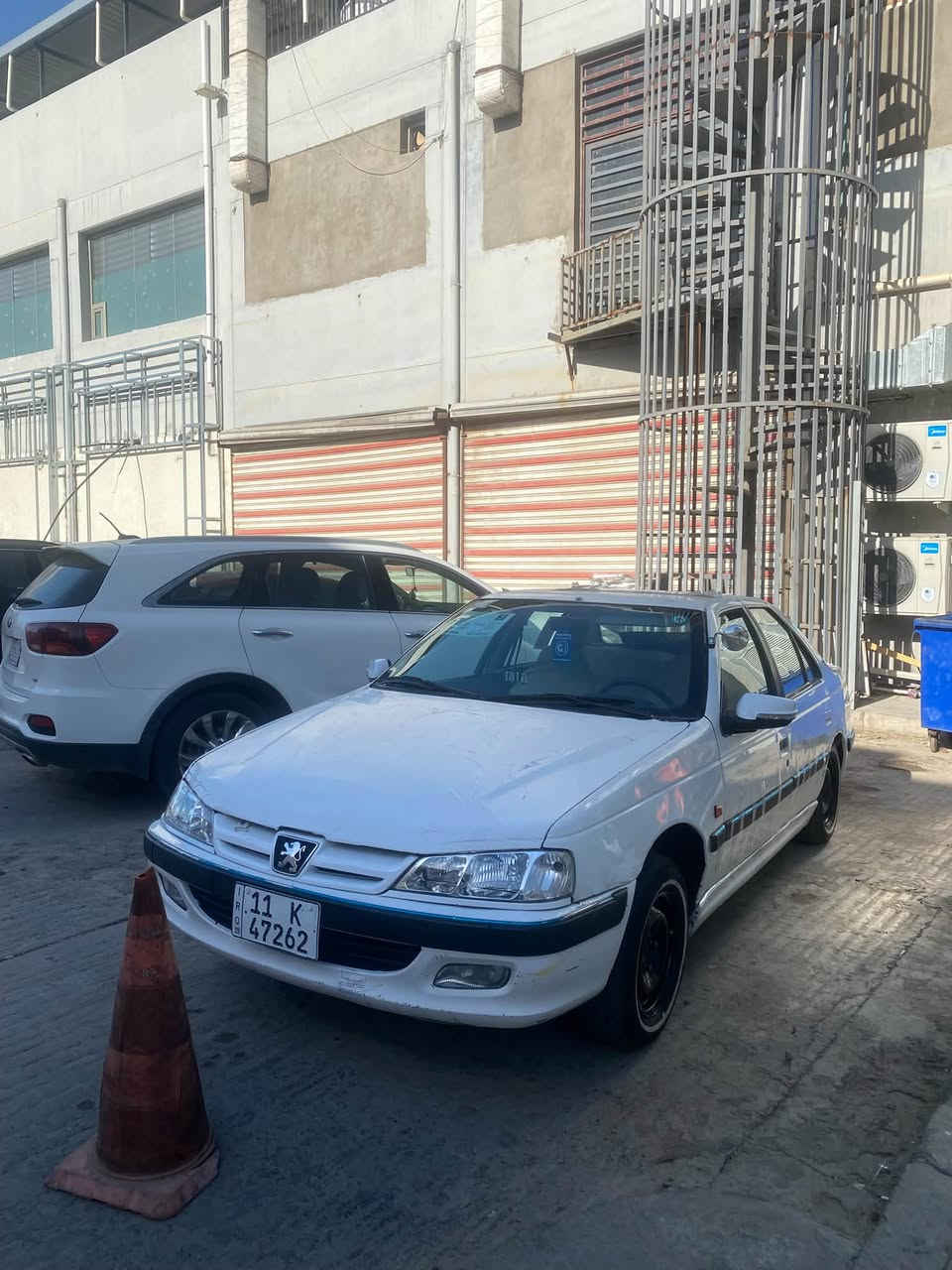 سلام عليكم ورحمة الله وبركاته بيجو بارس مديل 13 رقم بغداد دولي كير مكينه فرنسي جدد حداديه تخم تاير زنون  ستمم    وسستم سماعات  سياره عوزها فقط كمبريسر  شرط سياره كفاله فقط دواوير على  كدهن صبغ  مكاني نجف للبيع او مراوس بسمند لو  بيجو سياره نصبه وكلش حلوه وبالعافيه ع ياخذها ***********
