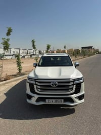 تويوتا لاندكروزر 2024 VX لمتد ضمان SAS وكفالة عامه ماشية 32 الف  مغلفه...