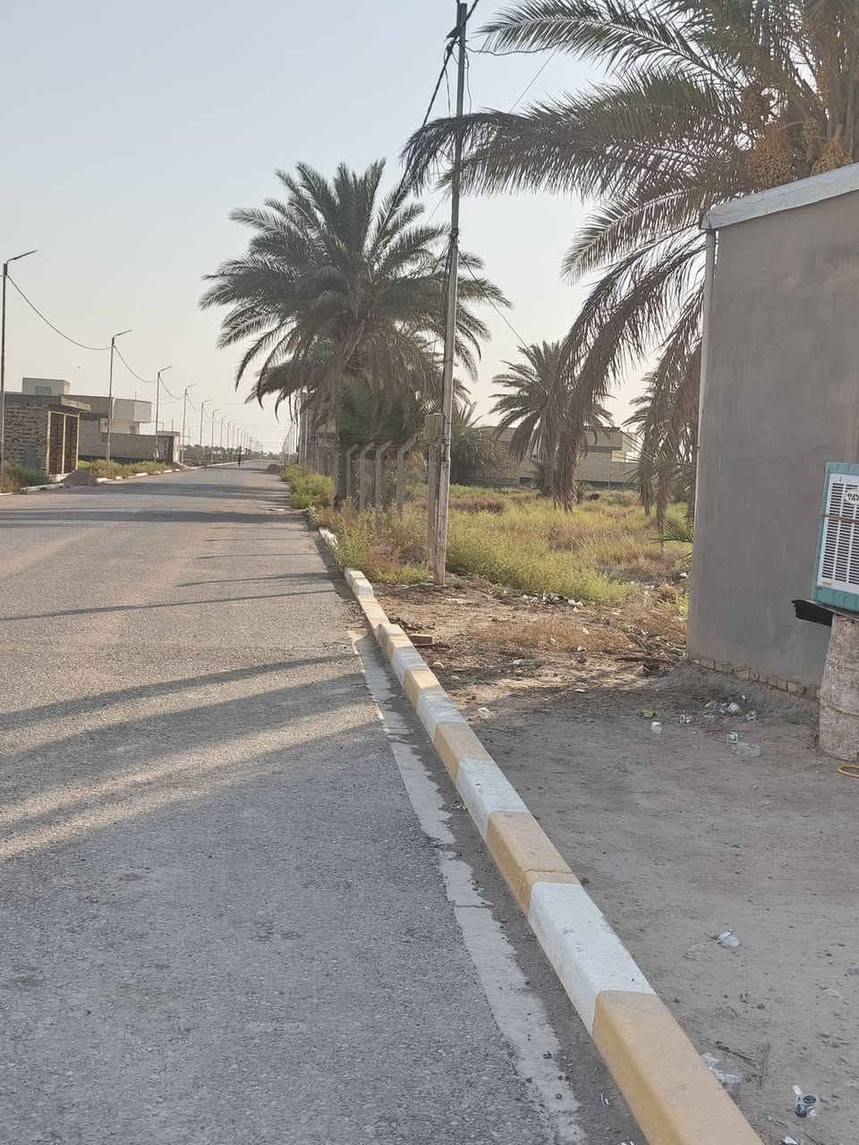 عرصه 600متر كافت الخدمات شوارع 12متر ارصفه ناره اليليه ماء خطين حي لامين مجمع الامير السكني مباشر وري المكتب 600متر ب70مع المجال ***********
