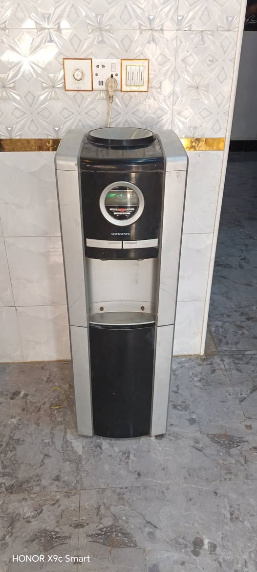 براد ماء للبيع ماء حار بارد وبيه نظام حمايه  شرط مداخل تصليح بسعر ٦٥ الف للتواصل *********** المكان الناصريه الاسكان الصناعي

نص مكتوب في الصور:
- HONOR X9c Smart
